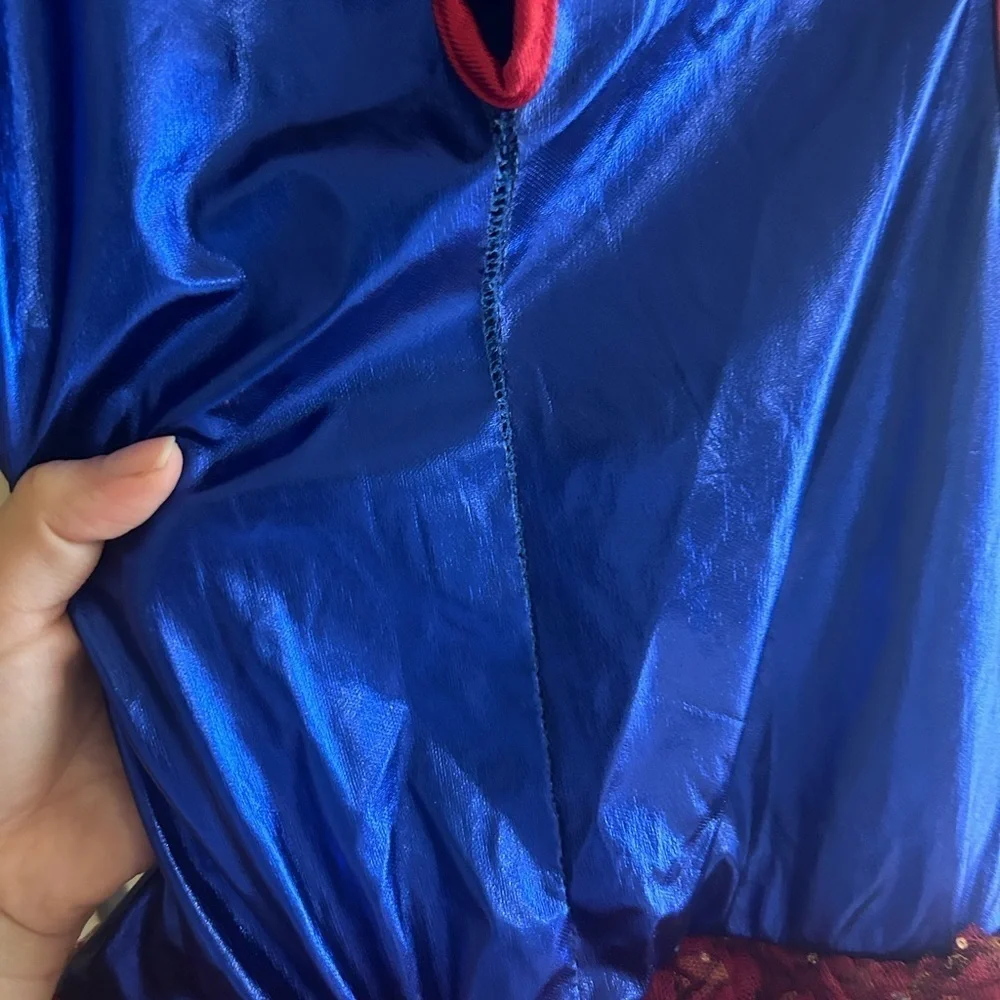 Super Girl Costume - Picture 5 of 6